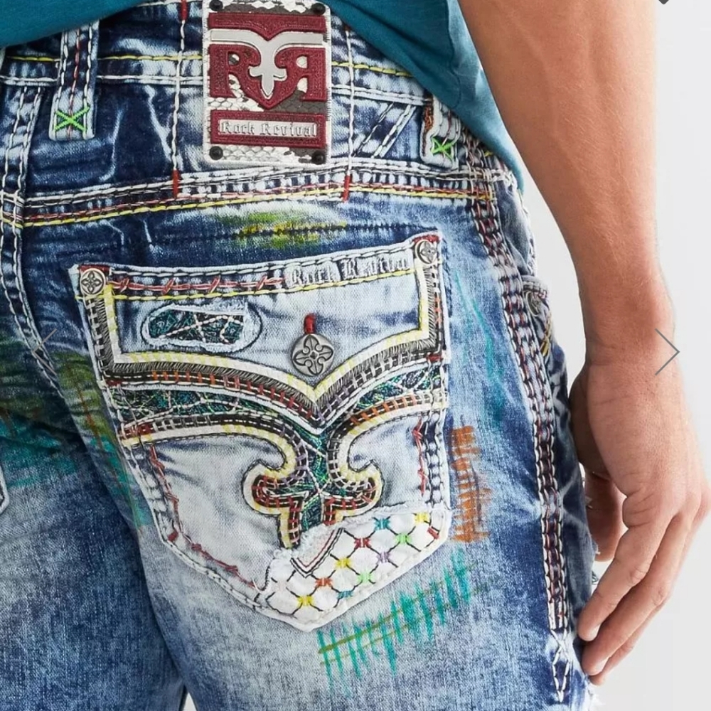 I have for sale 3 pairs of rock revival jeans 30/32 and 4 american fighter shirt